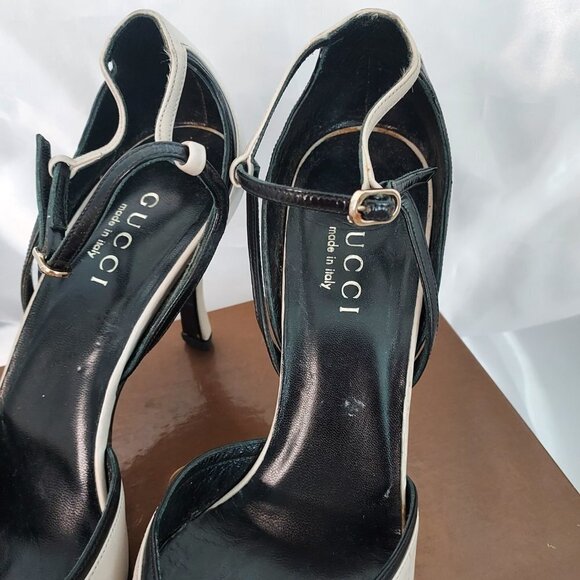 Gucci Pointed Toe Cream & Black Pumps - Picture 10 of 10
